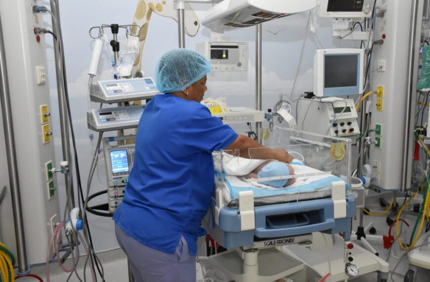 Entrega de equipos a hospitales ha incrementado hasta 30 veces su producción de servicios