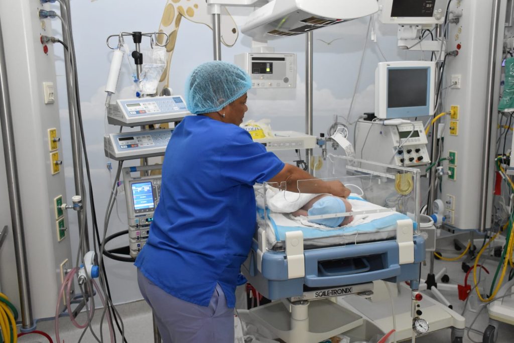 Entrega de equipos a hospitales ha incrementado hasta 30 veces su producción de servicios