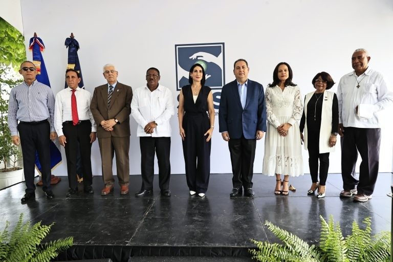 Primera dama y director del SNS inauguran área de consultas en hospital infantil Dr. José Manuel Rodríguez Jimenes