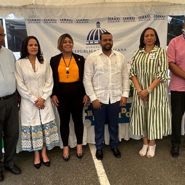 Hospital Infantil Dr. José Manuel Rodríguez Jimenes participa en Feria de Salud Integral de Adolescentes