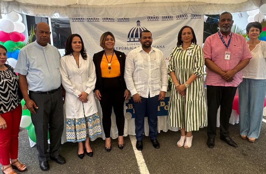 Hospital Infantil Dr. José Manuel Rodríguez Jimenes participa en Feria de Salud Integral de Adolescentes