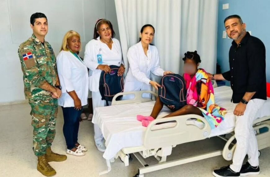 Entrega de útiles escolares lleva alegría a niños y niñas del Hospital Infantil