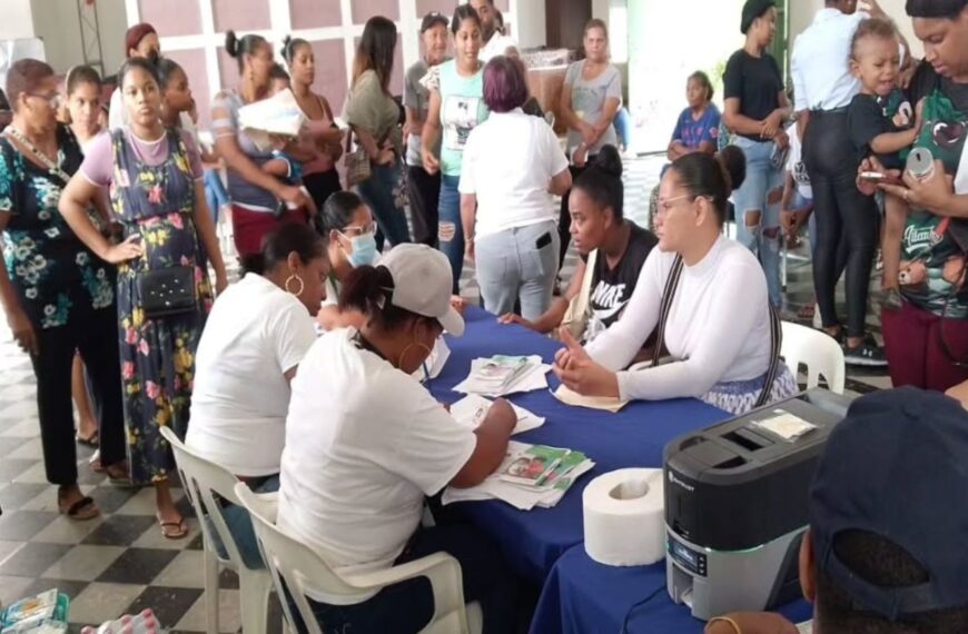 Hospital Infantil Dr. José Manuel Rodríguez Jimenes y Senasa realizan operativo de afiliación y carnetización en Cristo Rey