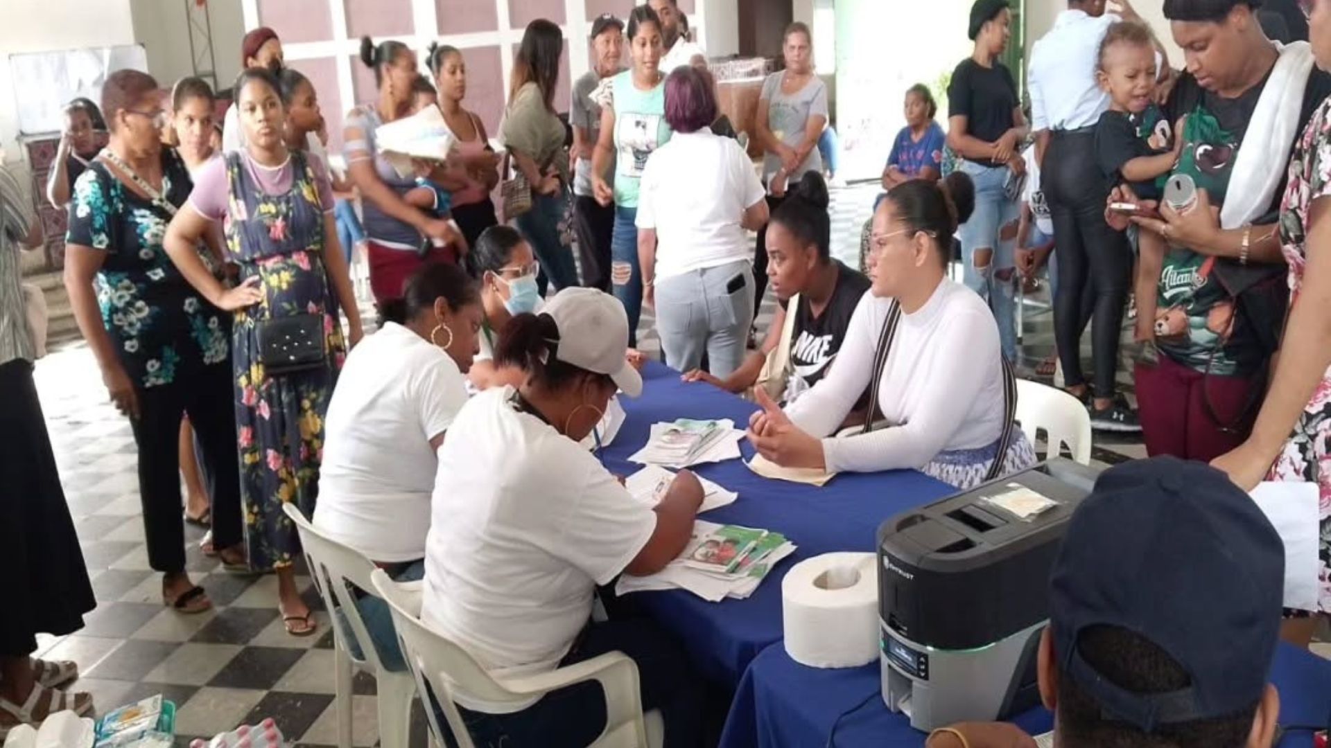 Hospital Infantil Dr. José Manuel Rodríguez Jimenes y Senasa realizan operativo de afiliación y carnetización en Cristo Rey