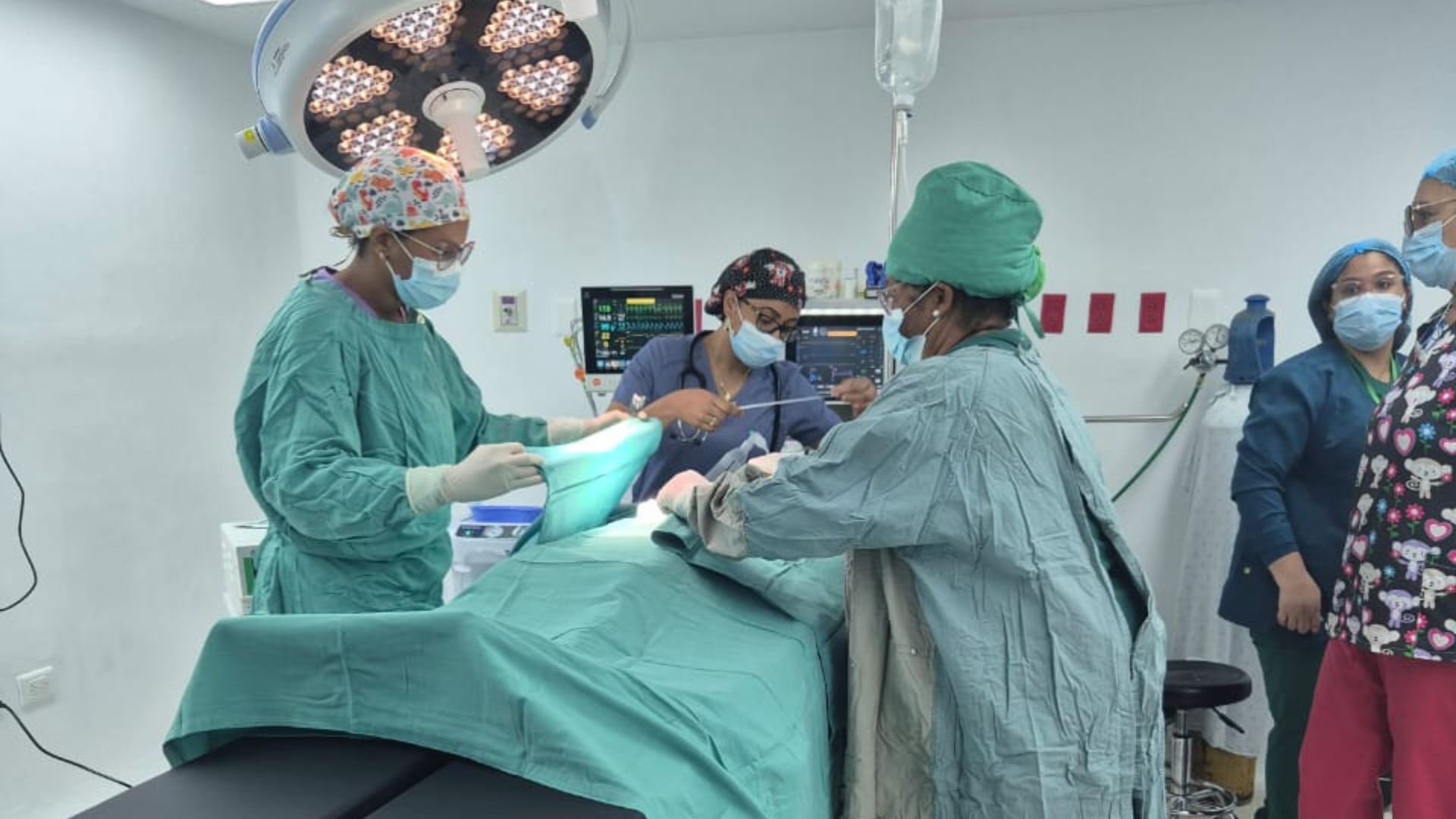 Hospital Infantil Dr. José Manuel Rodríguez Jimenes realiza primera cirugía tras remodelación