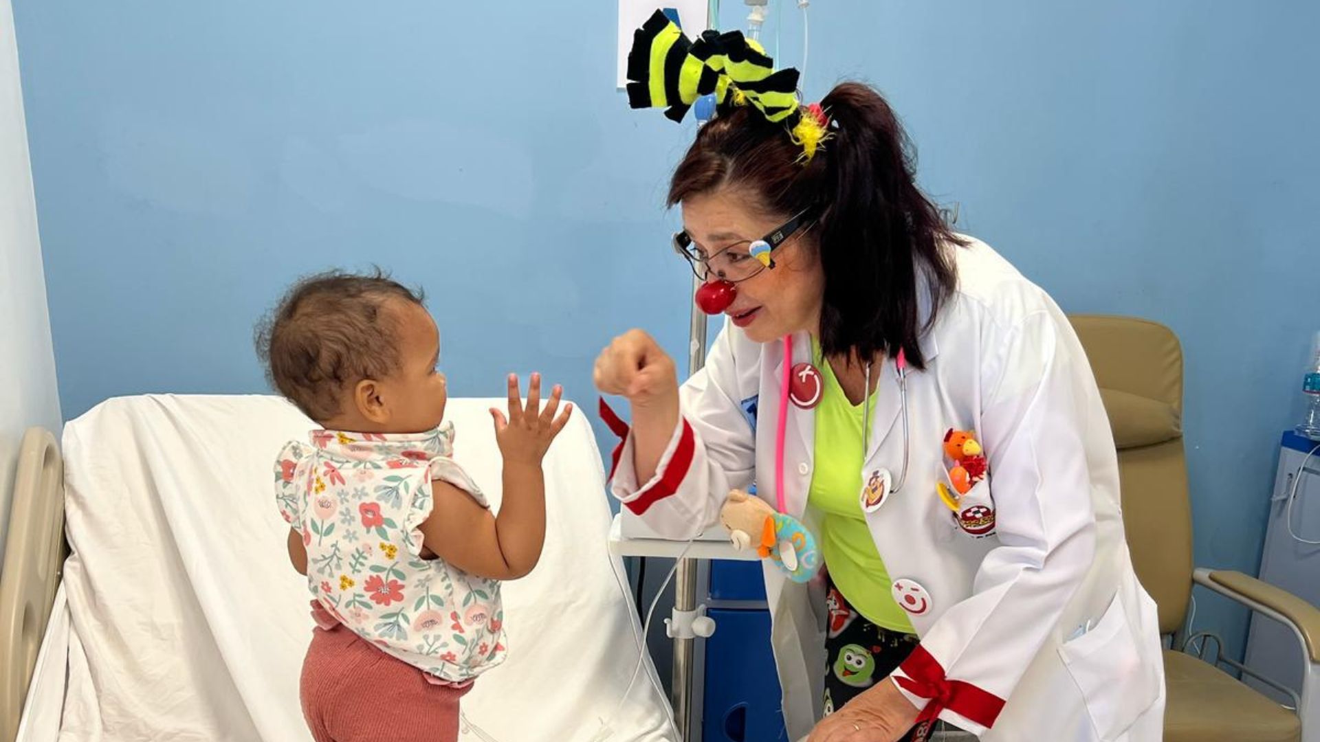 Hospital Infantil recibe visita de la Fundación Misión Felicidad para llevar alegría a los pacientes