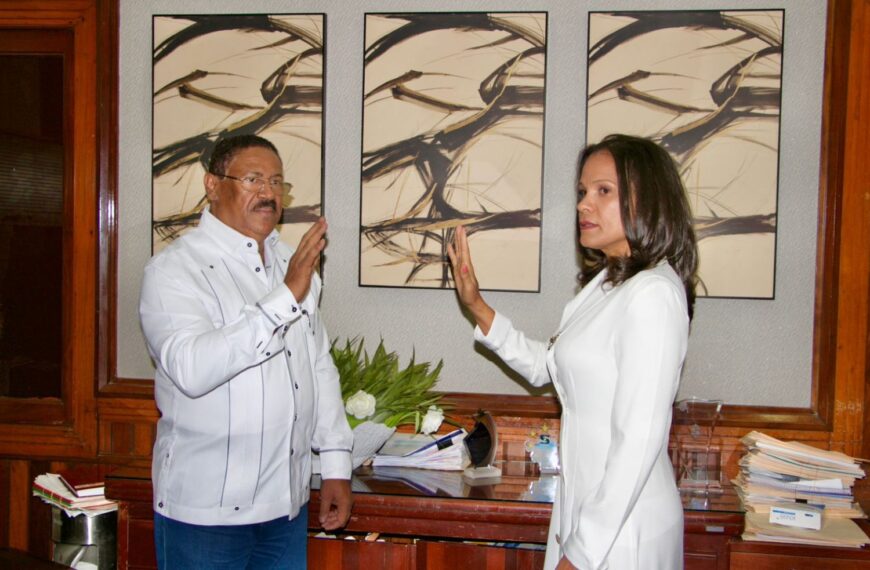 La doctora Yakaira García es juramentada como nueva directora en el Hospital Dr. José Manuel Rodríguez Jimenes 