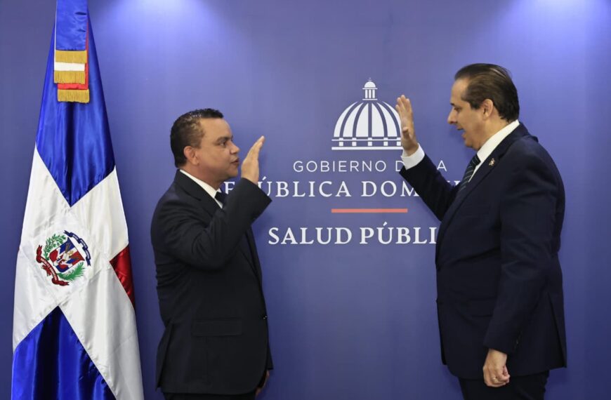 Ministro de Salud juramenta al doctor Julio Landrón como nuevo director ejecutivo del Servicio Nacional de Salud (SNS)