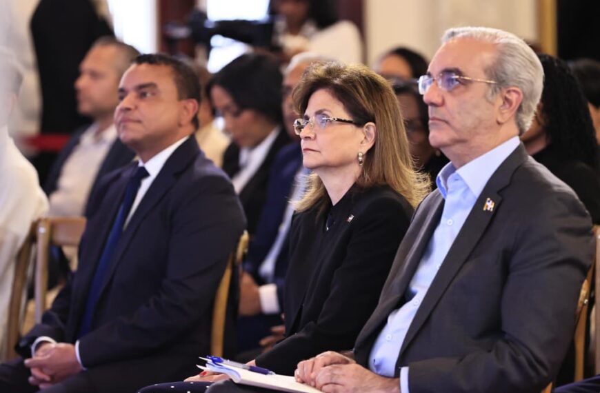 Presidente Abinader encabeza presentación de avances en salud mental a nivel nacional y se habilitará línea de servicio 811 de salud mental, gratuita y confidencial