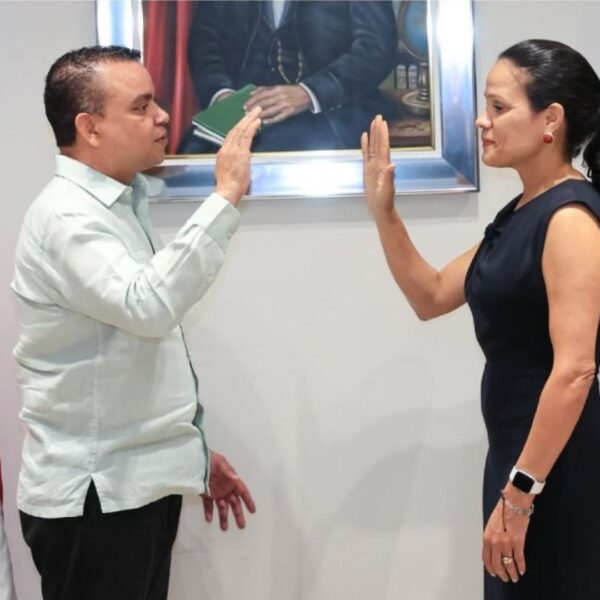 SNS juramenta a la doctora Yakaira García Peralta como nueva directora del Hospital Materno Dra. Evangelina Rodríguez