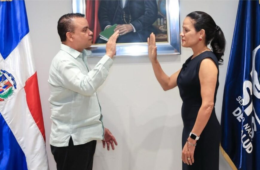 SNS juramenta a la doctora Yakaira García Peralta como nueva directora del Hospital Materno Dra. Evangelina Rodríguez
