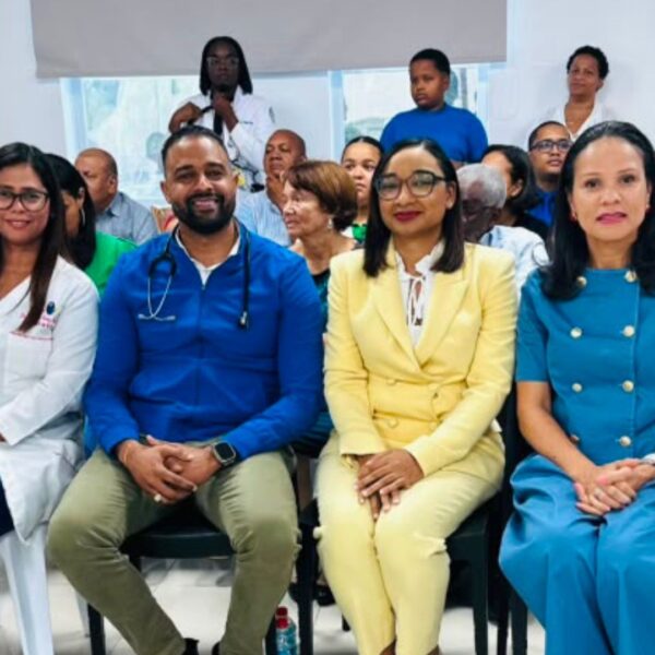 Hospital Infantil Dr. Jos&eacute; Manuel Rodr&iacute;guez Jimenes reconoce a padres de nuevos m&eacute;dicos residentes