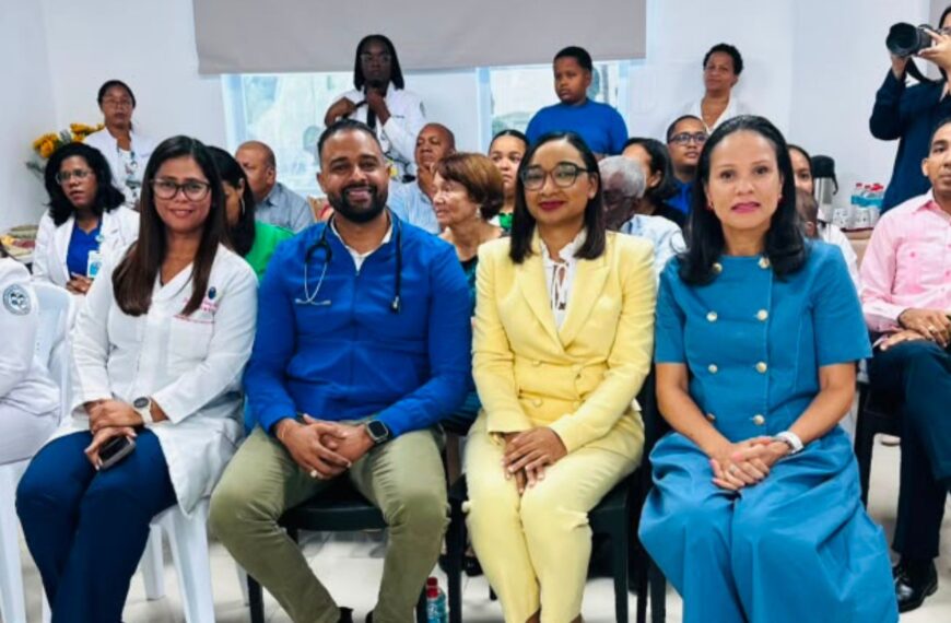 Hospital Infantil Dr. Jos&eacute; Manuel Rodr&iacute;guez Jimenes reconoce a padres de nuevos m&eacute;dicos residentes